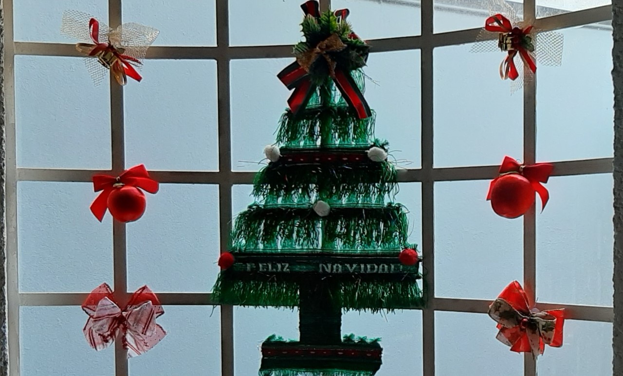 Navidad con árbol de estambre
